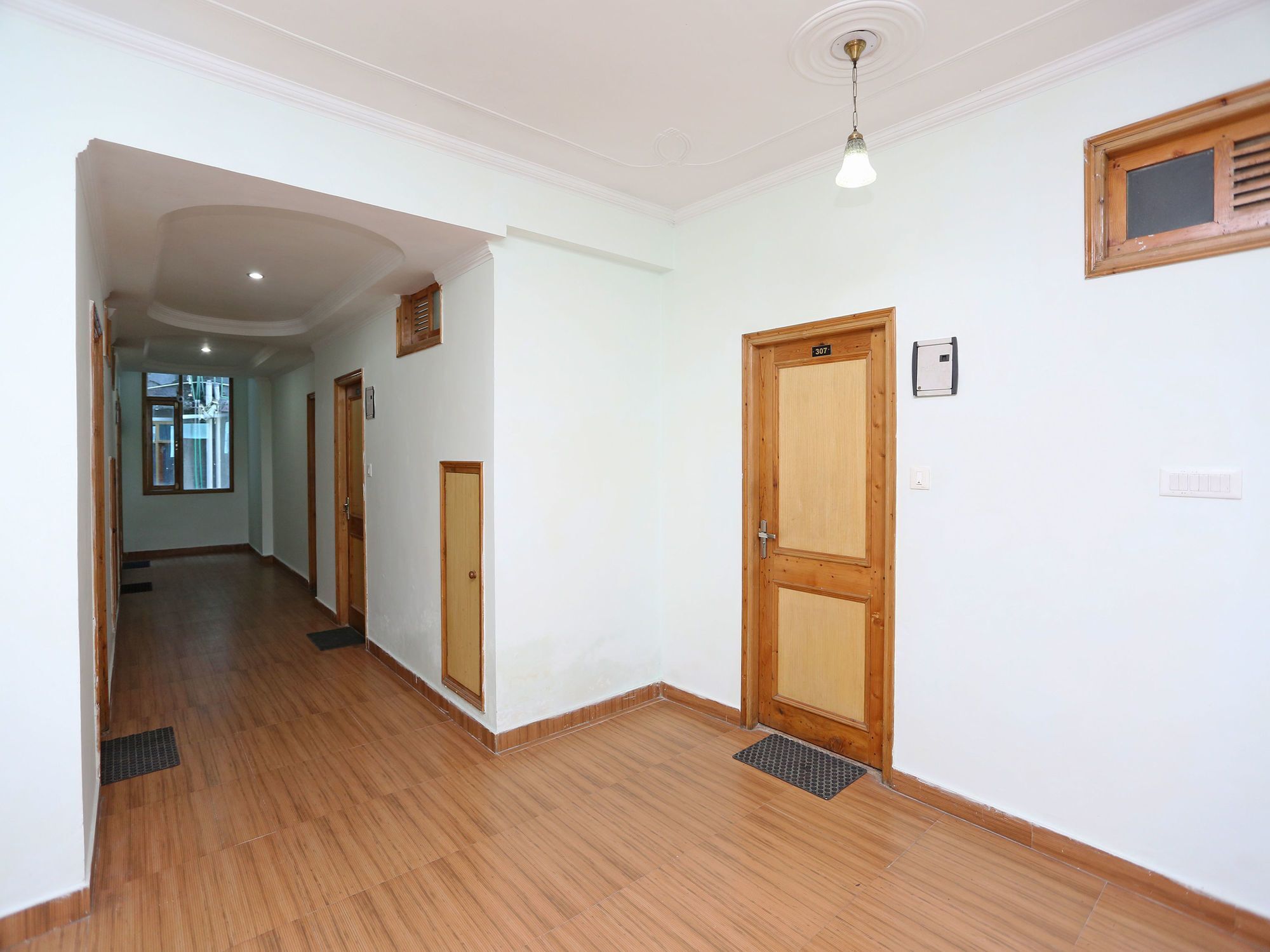 OYO 9684 Hotel Rudra Palace Manāli Exteriör bild